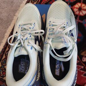 Women's Brooks Adrenaline GTS 23 running shoes